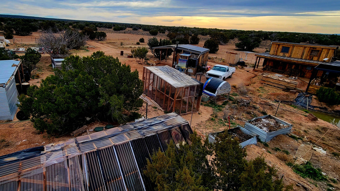 Off-Grid Living for Beginners: What Actually Matters (And What Doesn’t)